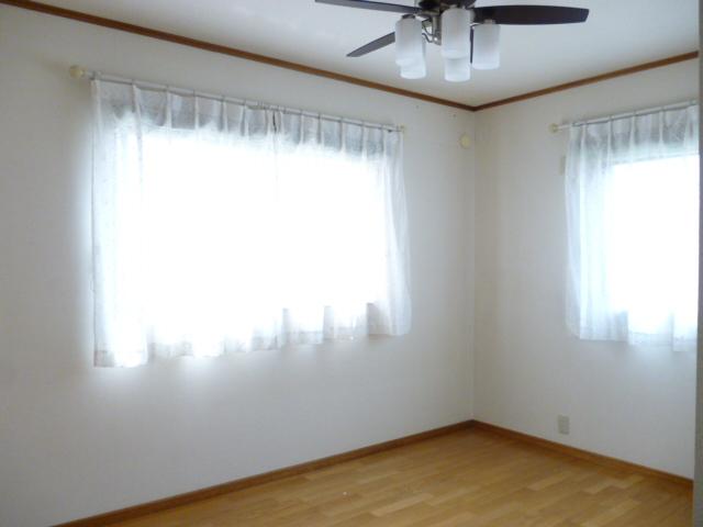 Non-living room. Western-style about 6.8 Pledge