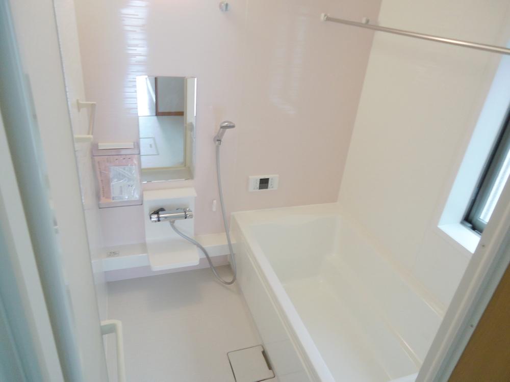 Bathroom. Local photo (bathroom) Bathroom heating dryer! Warm bath!