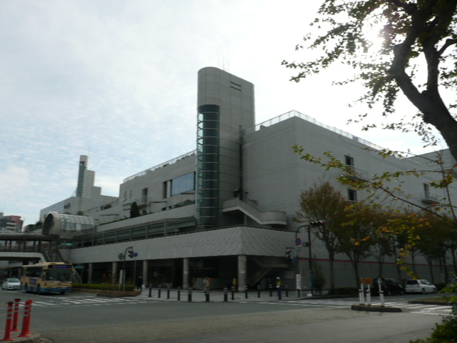 Shopping centre. Hankyu Department Store until the (shopping center) 483m