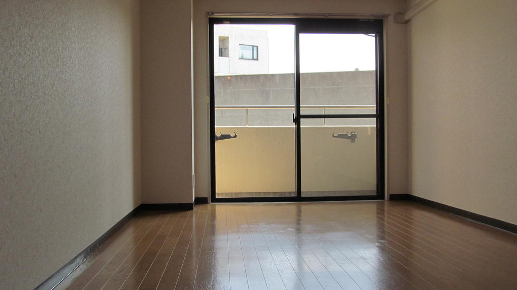 Other room space. Comfortable on the south-facing