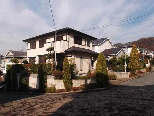 Local appearance photo. Day is good per southeast corner lot.