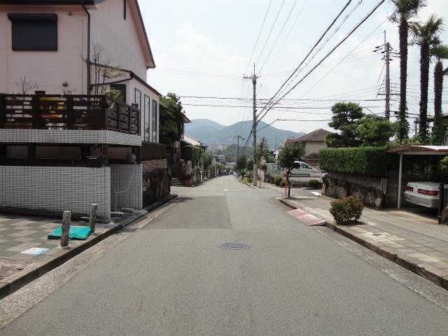 Local photos, including front road. Property of the north front of the road (from the east)