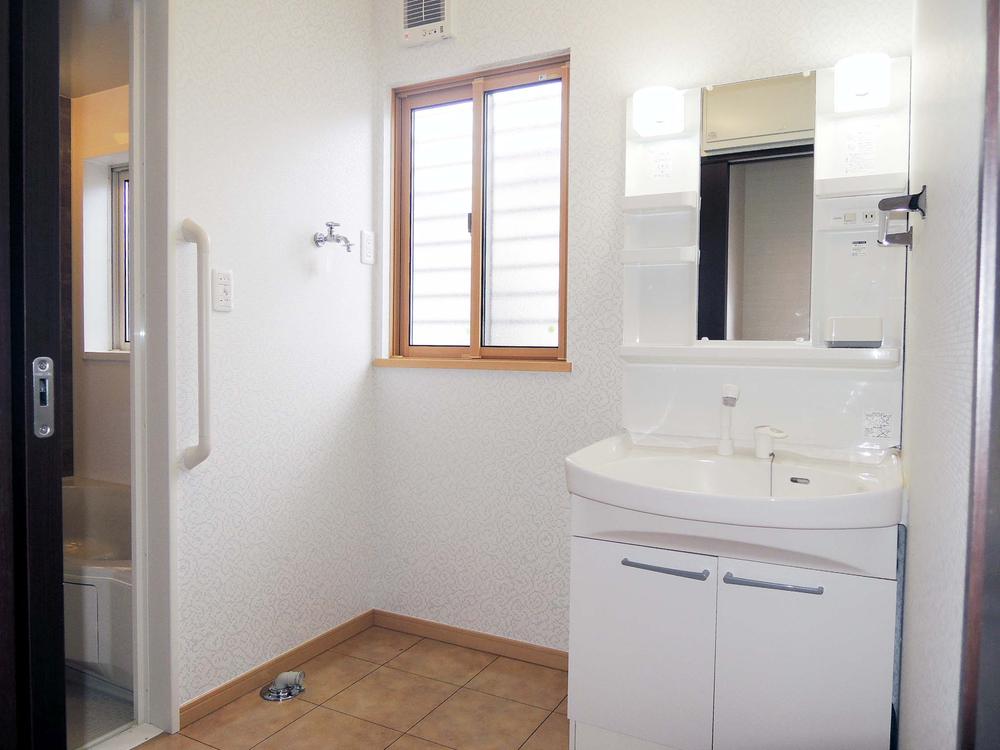 Wash basin, toilet. Indoor shooting