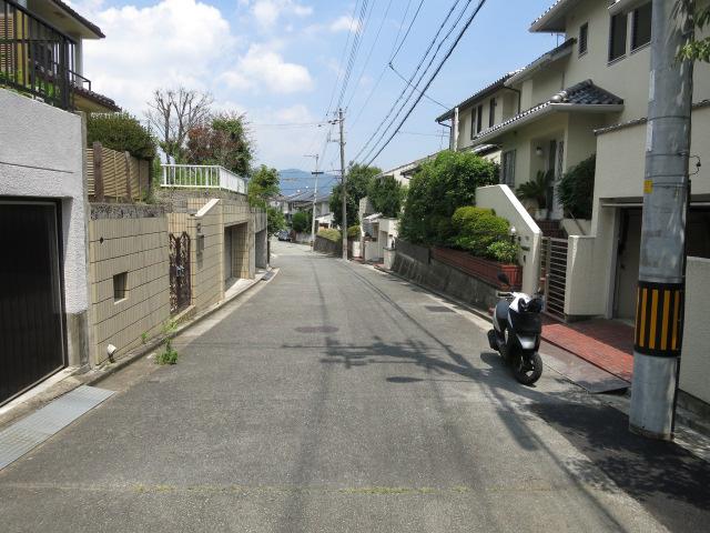 Local photos, including front road. Frontal road