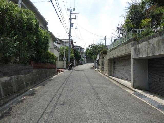 Local photos, including front road. Frontal road