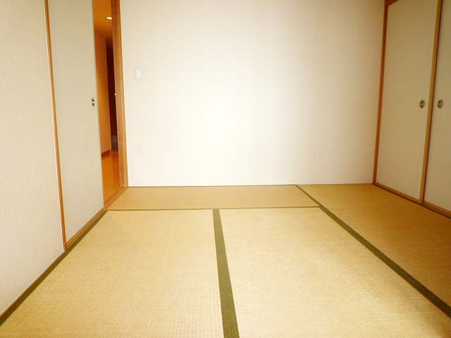 Other room space. image