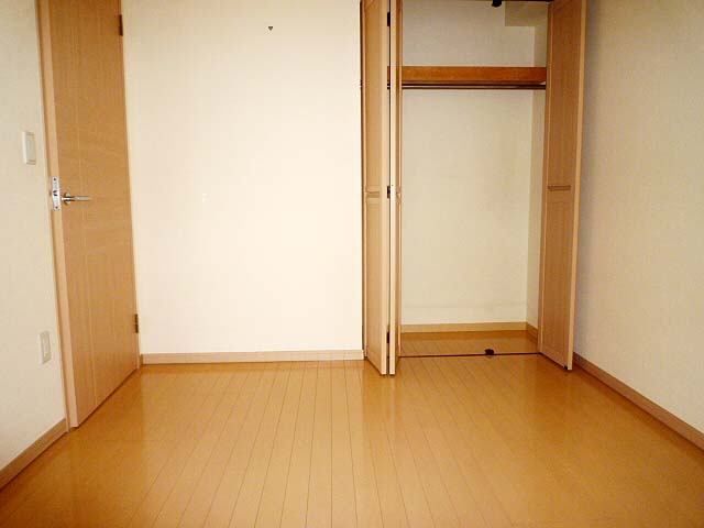 Other room space. image