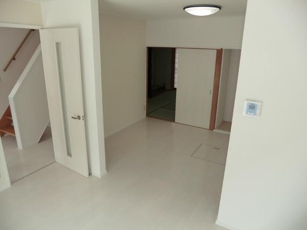 Living. Living Pictures