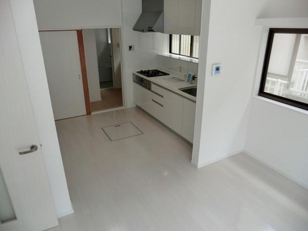 Living. Living Pictures