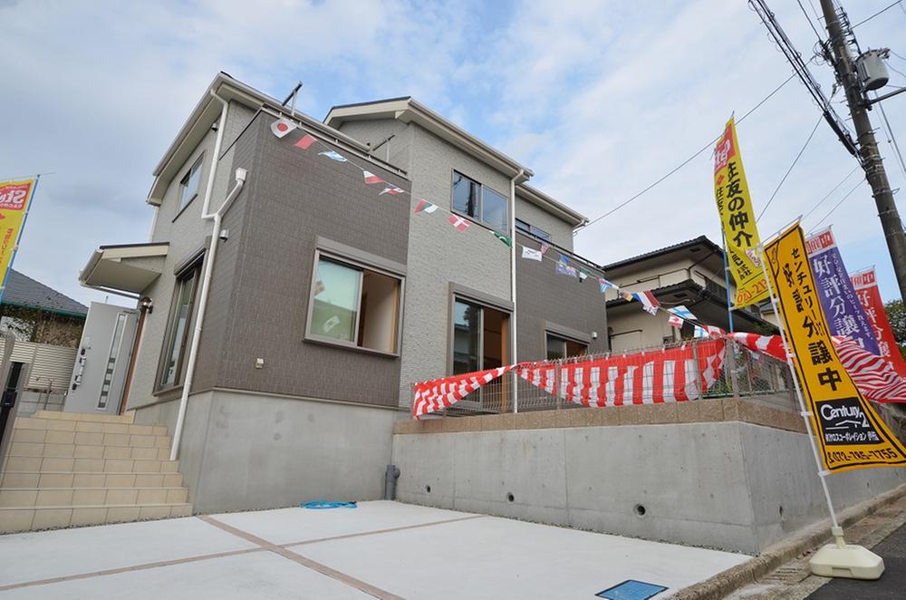 Local appearance photo. Possible preview per completed already