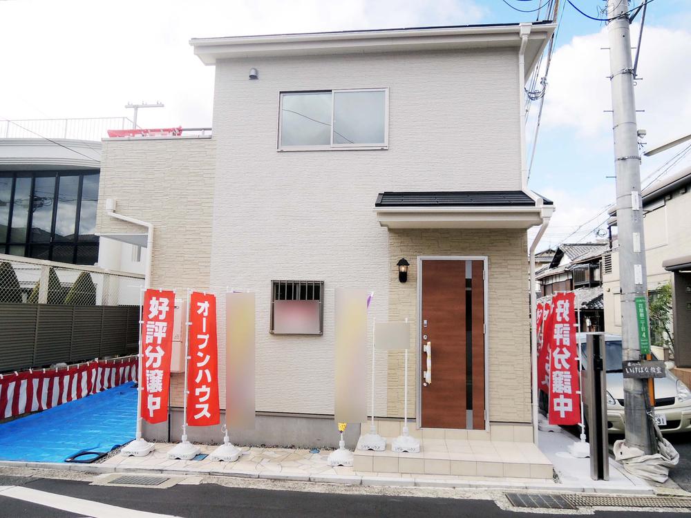 Local appearance photo. Local shooting