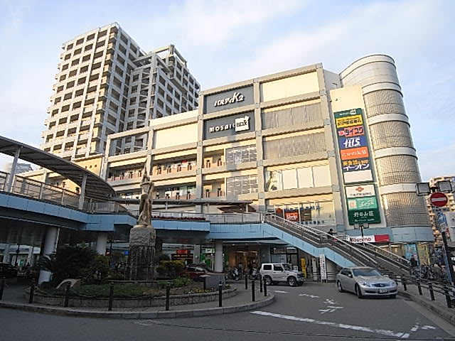 Shopping centre. 850m until the mosaic box (shopping center)