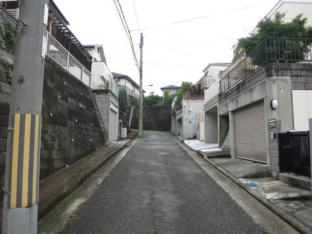 Local photos, including front road. Property of the southwest side of the front road (from the northwest side)