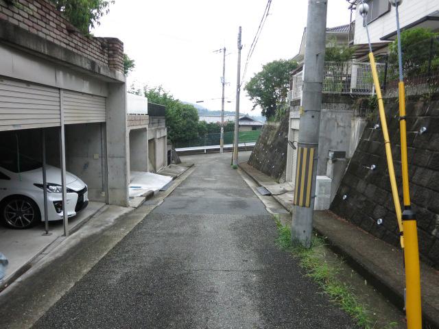 Local photos, including front road. Property of the southwest side of the front road (from the southeast side)
