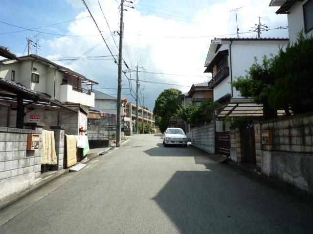 Local photos, including front road. Frontal road
