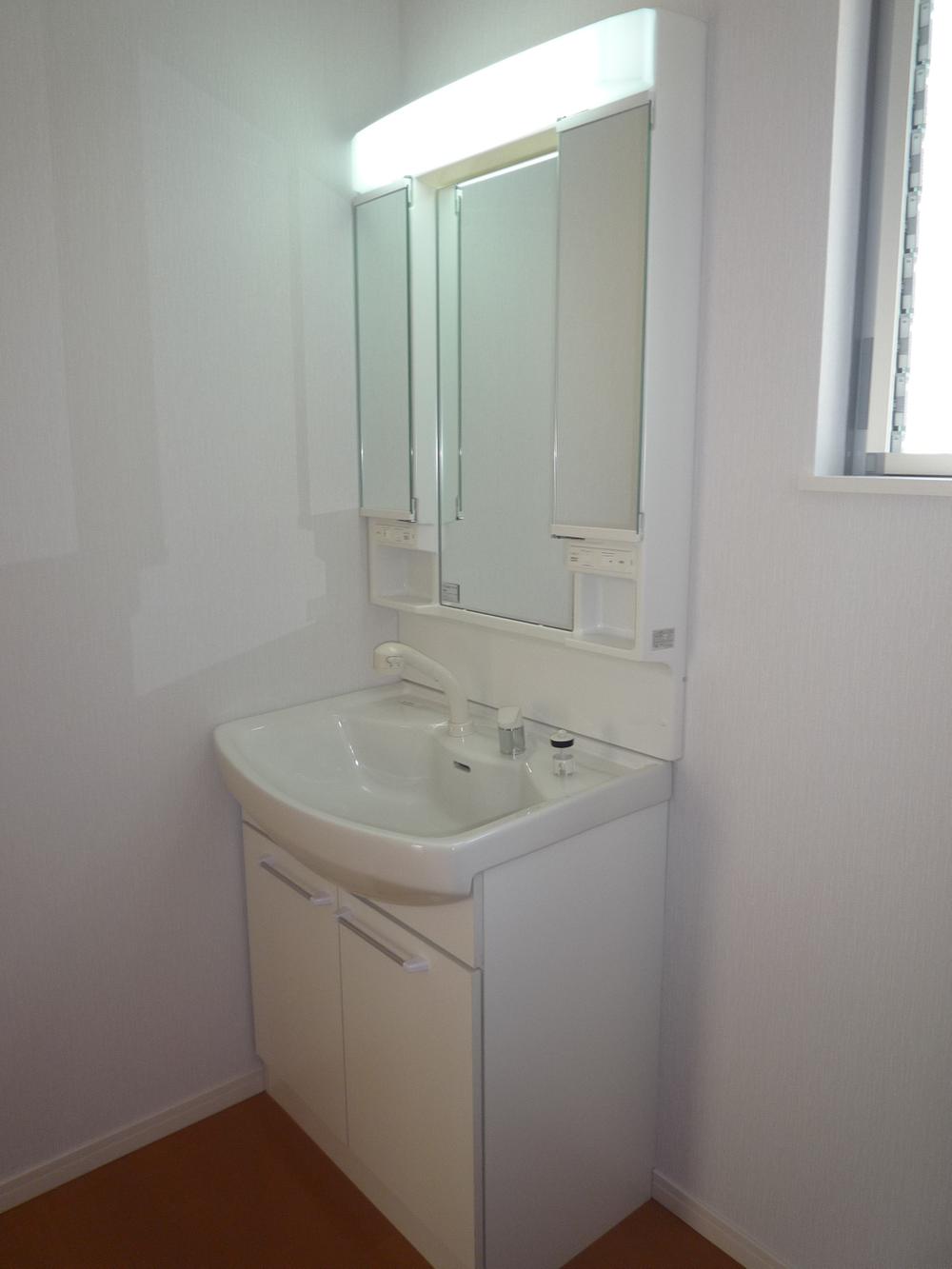 Wash basin, toilet. Local (June 2013) Shooting