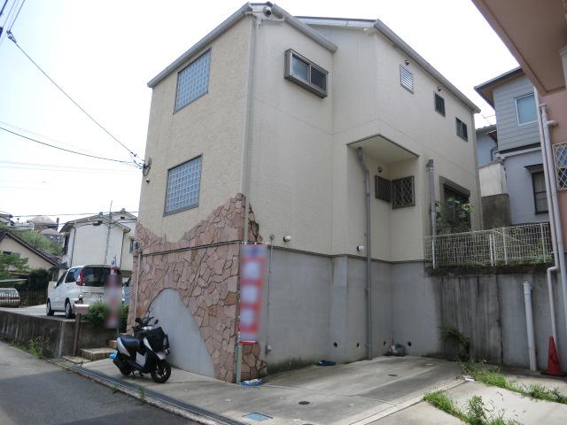 Local appearance photo. Property appearance (from the northeast side)