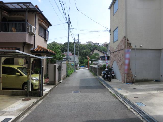 Local photos, including front road. Frontal road