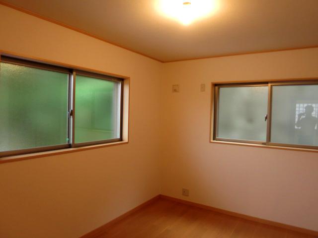 Non-living room. Southwest side Western-style 6 Pledge