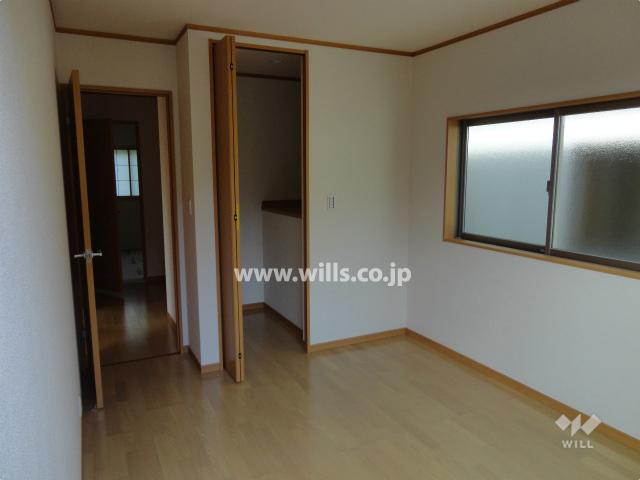 Receipt. Walk-in closet