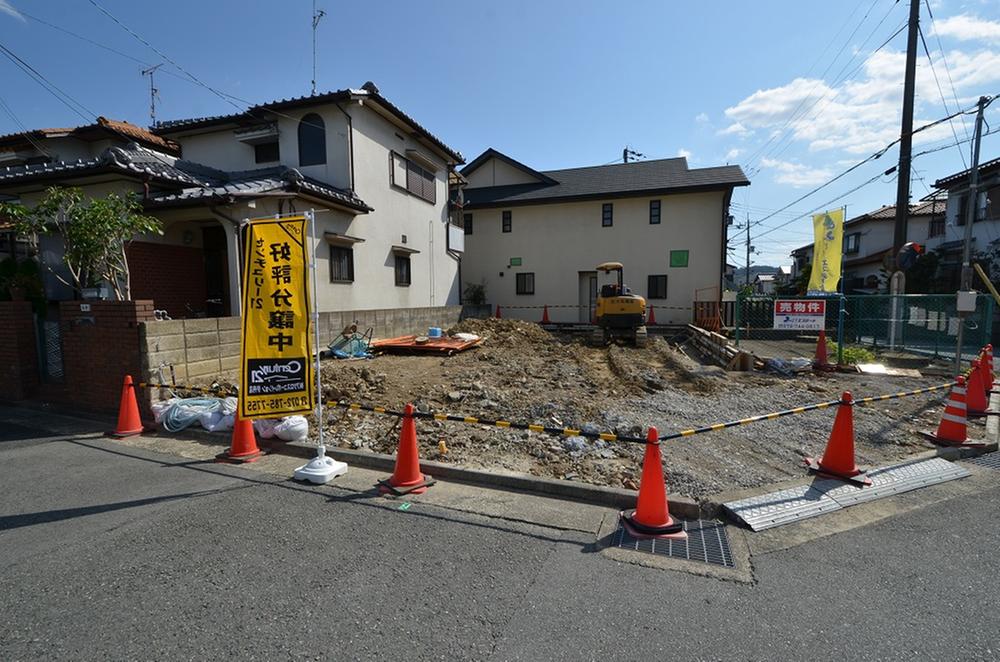 Local appearance photo. Corner lot per day good