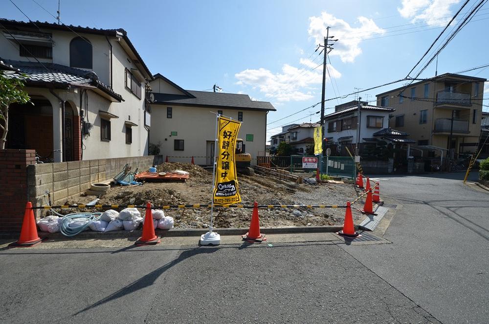 Local photos, including front road. Local Exterior Photos