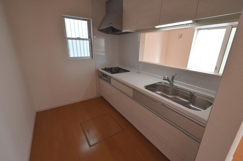 Same specifications photo (kitchen). Example of construction of kitchen photos