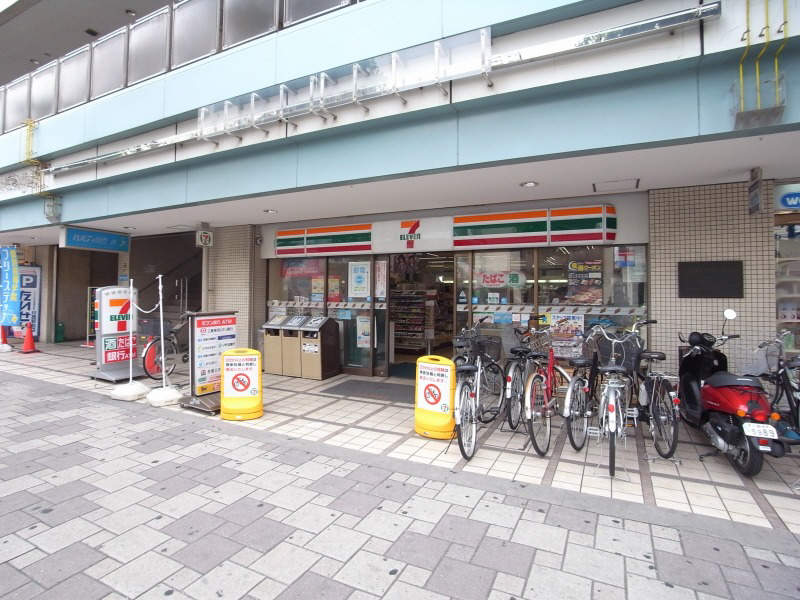 Convenience store. 450m to Seven-Eleven (convenience store)
