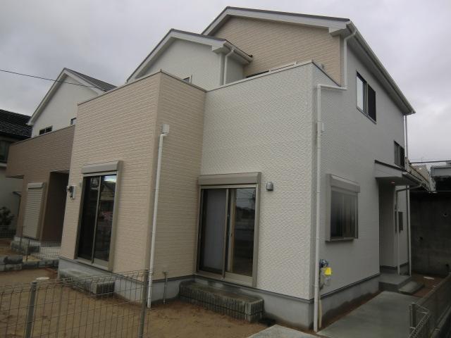 Local appearance photo. Hydrophilic coat siding adopted dirt falls in local photo (appearance) rain!