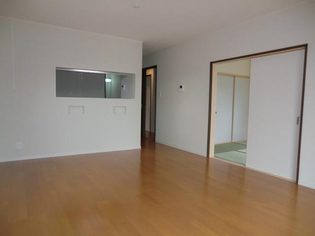 Living. Local photos (living) LDK popular face-to-face kitchen!