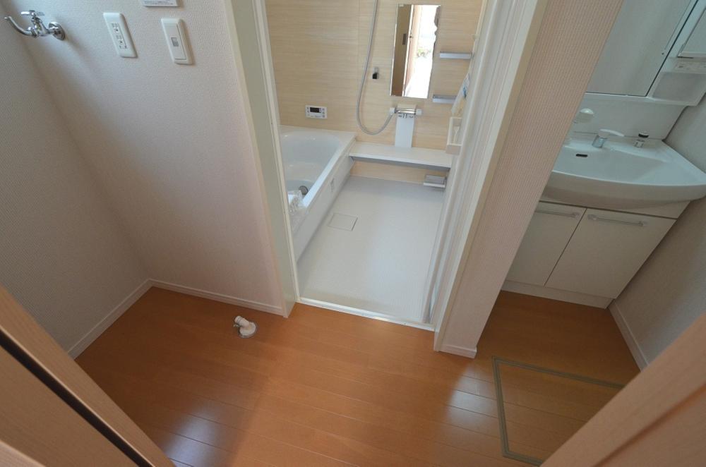 Wash basin, toilet. No. 6 place washroom photo