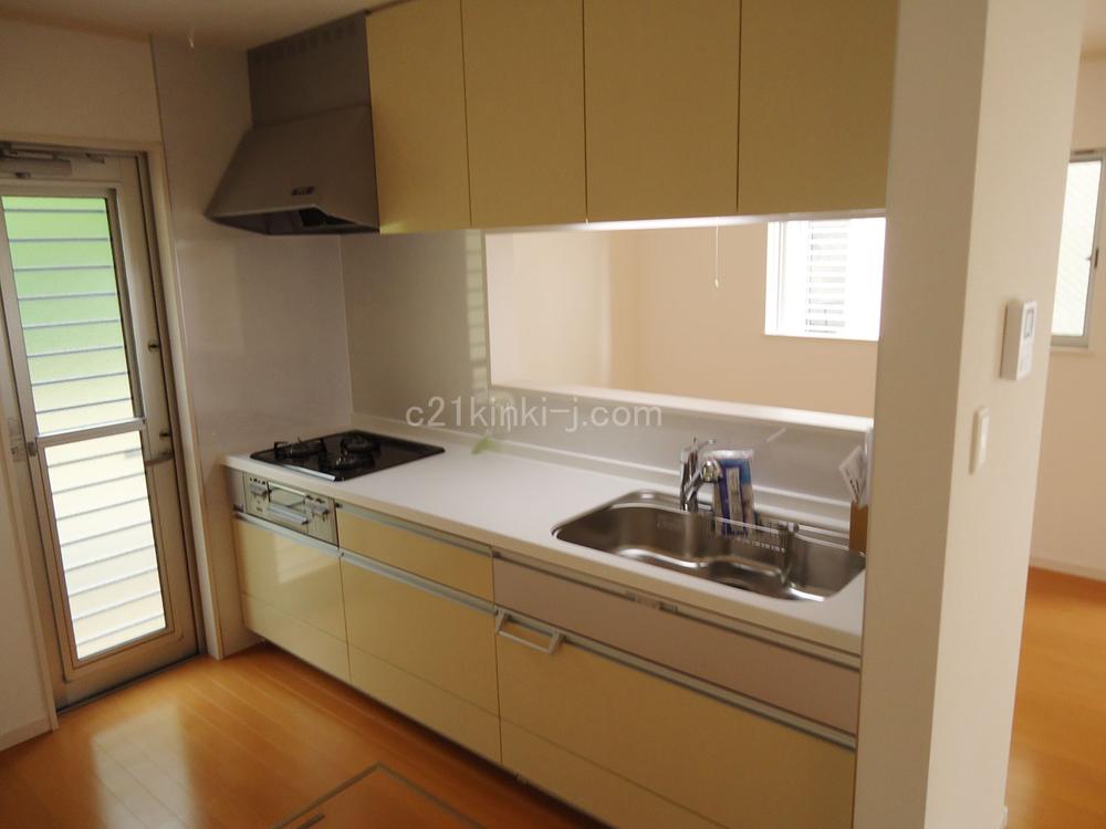 Kitchen. Local photo (No. 2 land kitchen) Storage plentiful system Kitchen! 