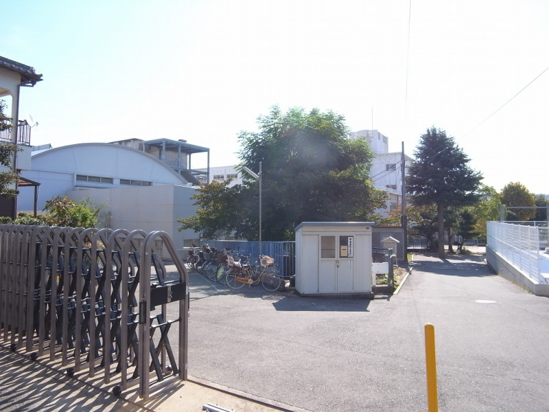 Primary school. Tada 413m up to elementary school (elementary school)