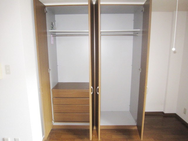 Receipt. Long closet clothes are also multiplied by a breeze of the Court, etc.