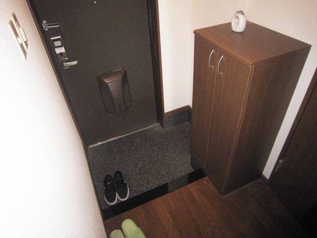 Entrance. Entrance of the shoe box is also equipped ☆