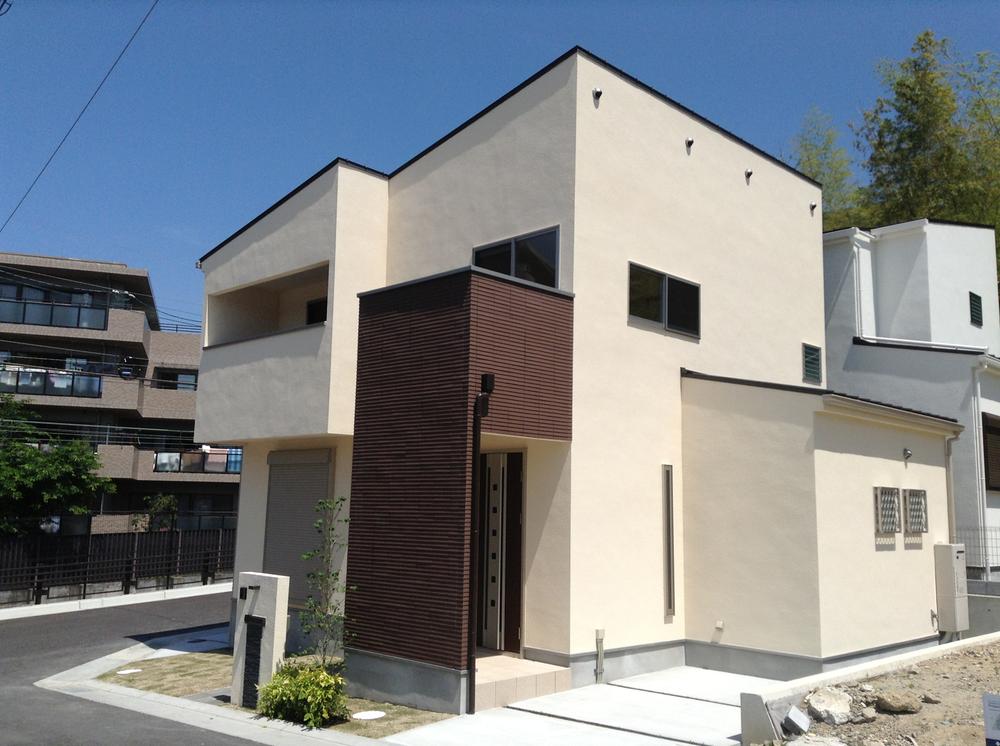 Local appearance photo. Local shooting