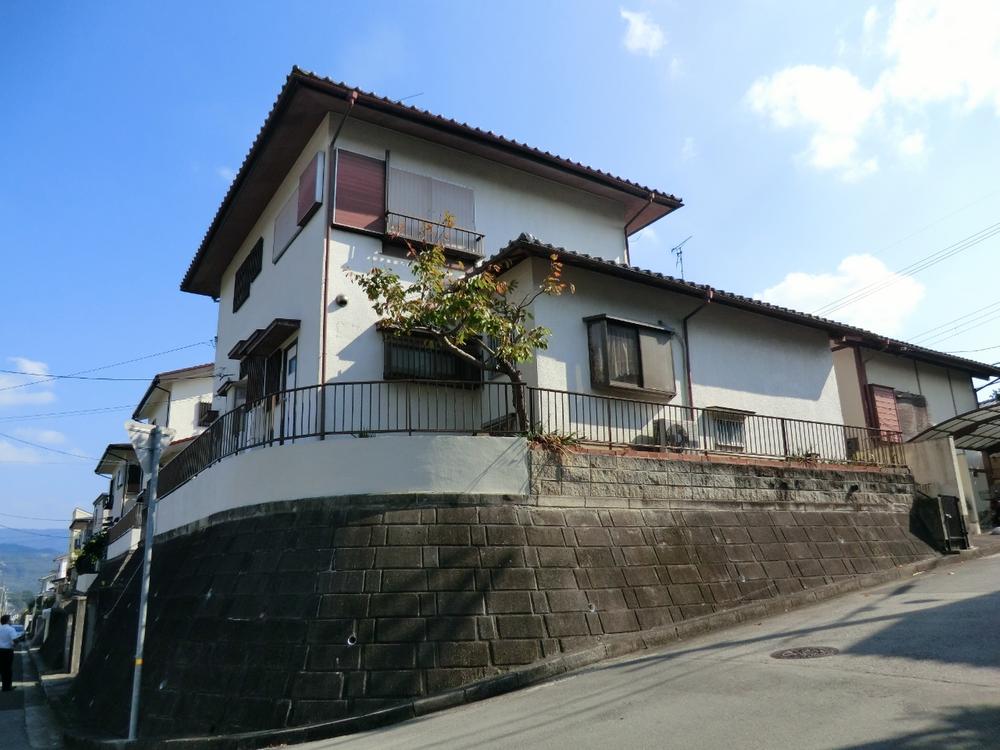 Local appearance photo. Local (11 May 2013) Shooting