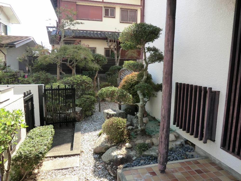 Garden. Spacious garden is attractive