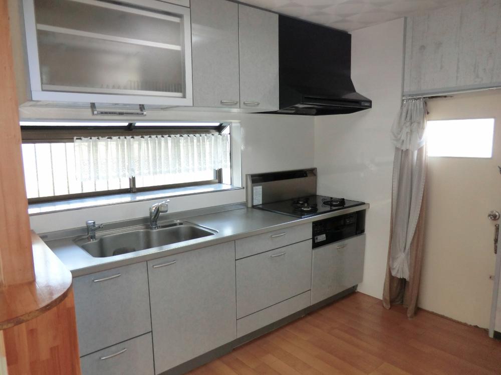 Kitchen. Three-necked stove system Kitchen