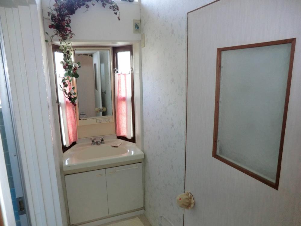 Wash basin, toilet. Wash basin ・ Washroom Photo