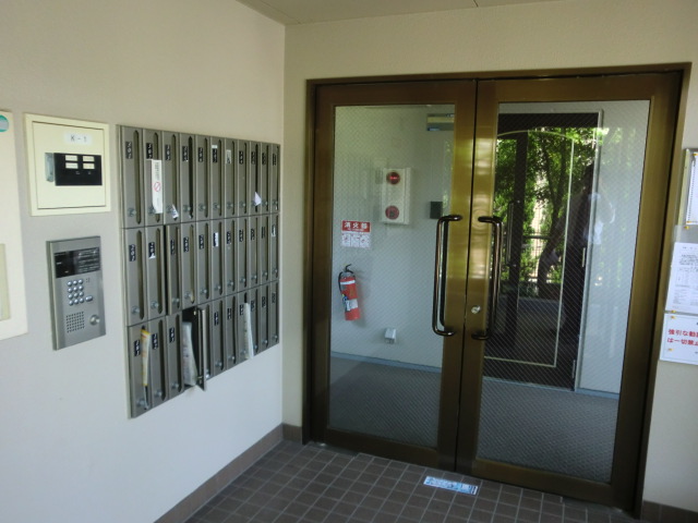 Entrance. Auto-lock equipped