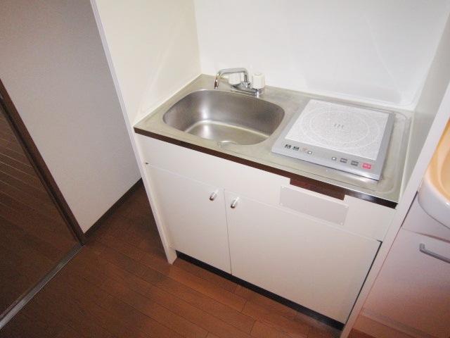 Kitchen. Cleaning is also easy travel in the IH kitchen