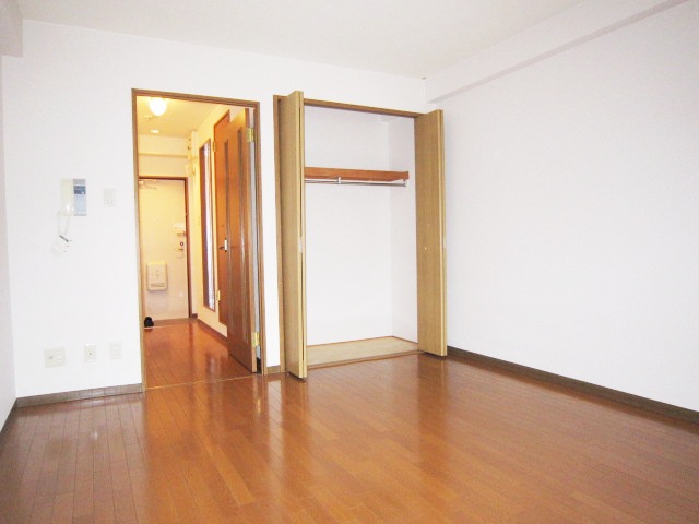 Living and room. 8.5 is the Pledge of large room