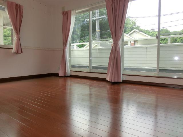 Entrance. Many sun a lot of window You can import