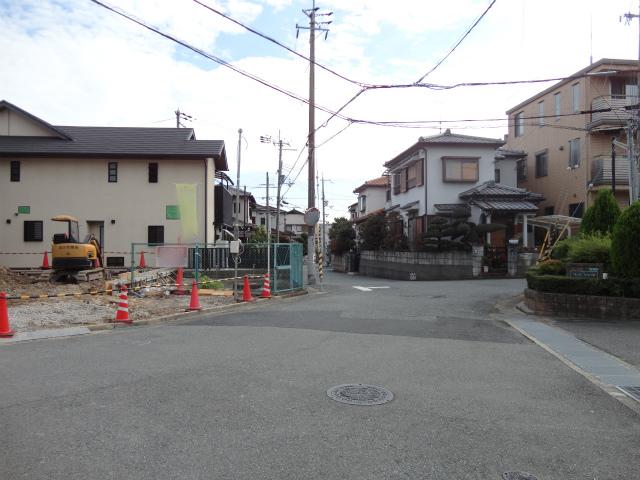 Local photos, including front road. Frontal road