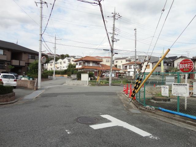 Local photos, including front road. Frontal road