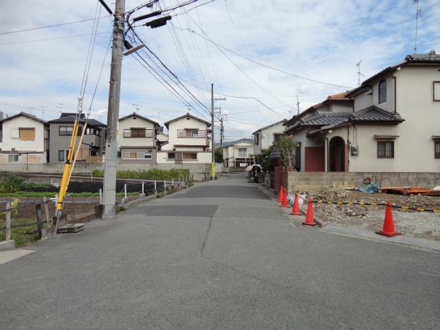 Local photos, including front road. Frontal road