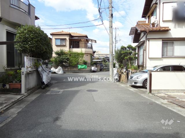 Local photos, including front road. Frontal road