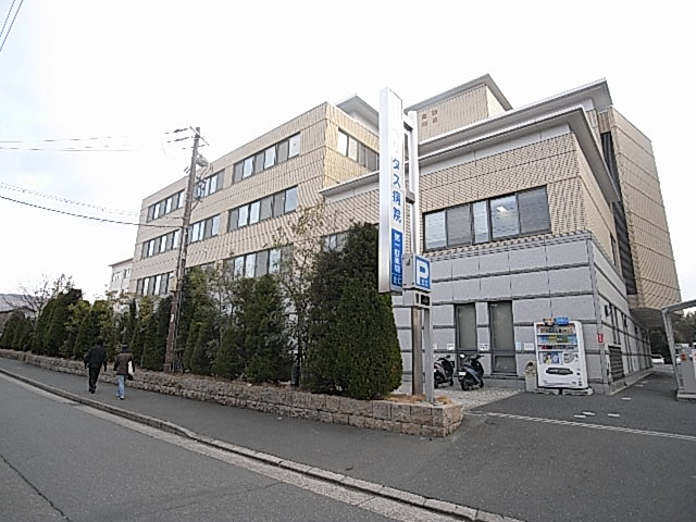 Hospital. 1500m to Veritas hospital (hospital)