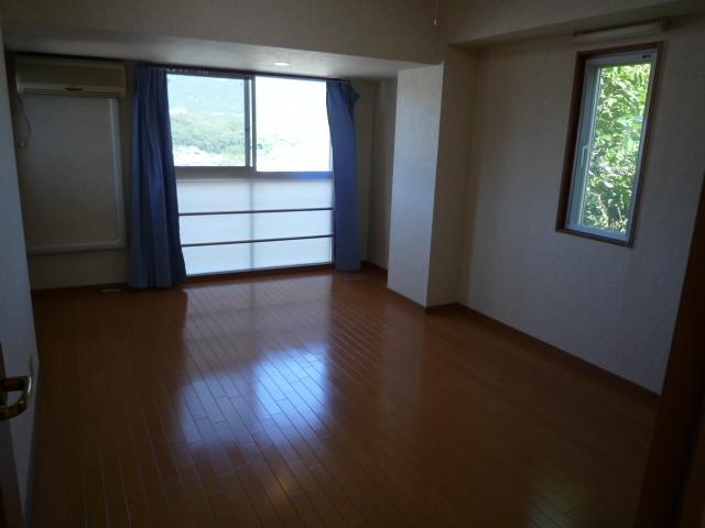 Non-living room. Local (September 2013) Shooting